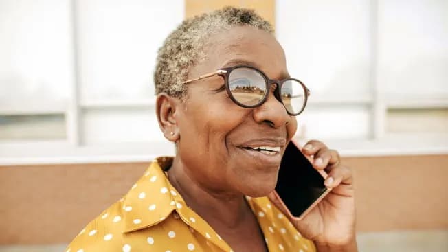 2025 Guide to Cell Phone Plans for Seniors and Low-Income Families (USA)