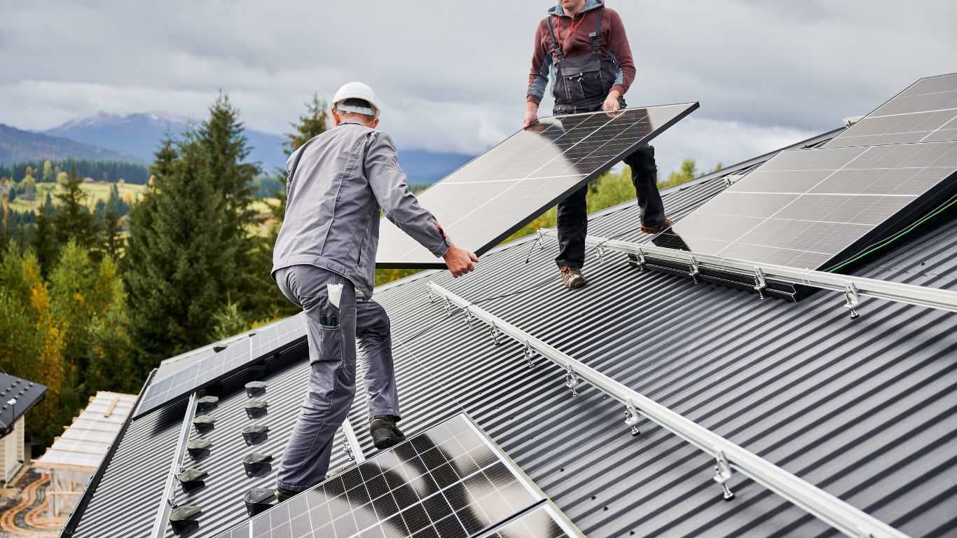 Building a Career in Solar Energy: Training, Salaries, and Market Demand 
