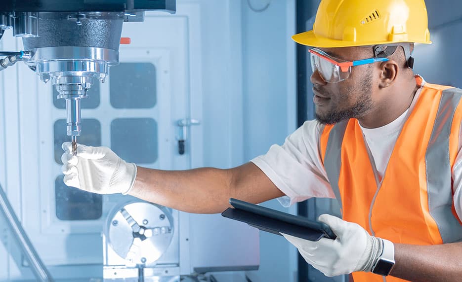 CNC Machinist Paid Training in the U.S.: A Practical Guide to Apprenticeships, Entry-Level Programs, and Financial Aid
