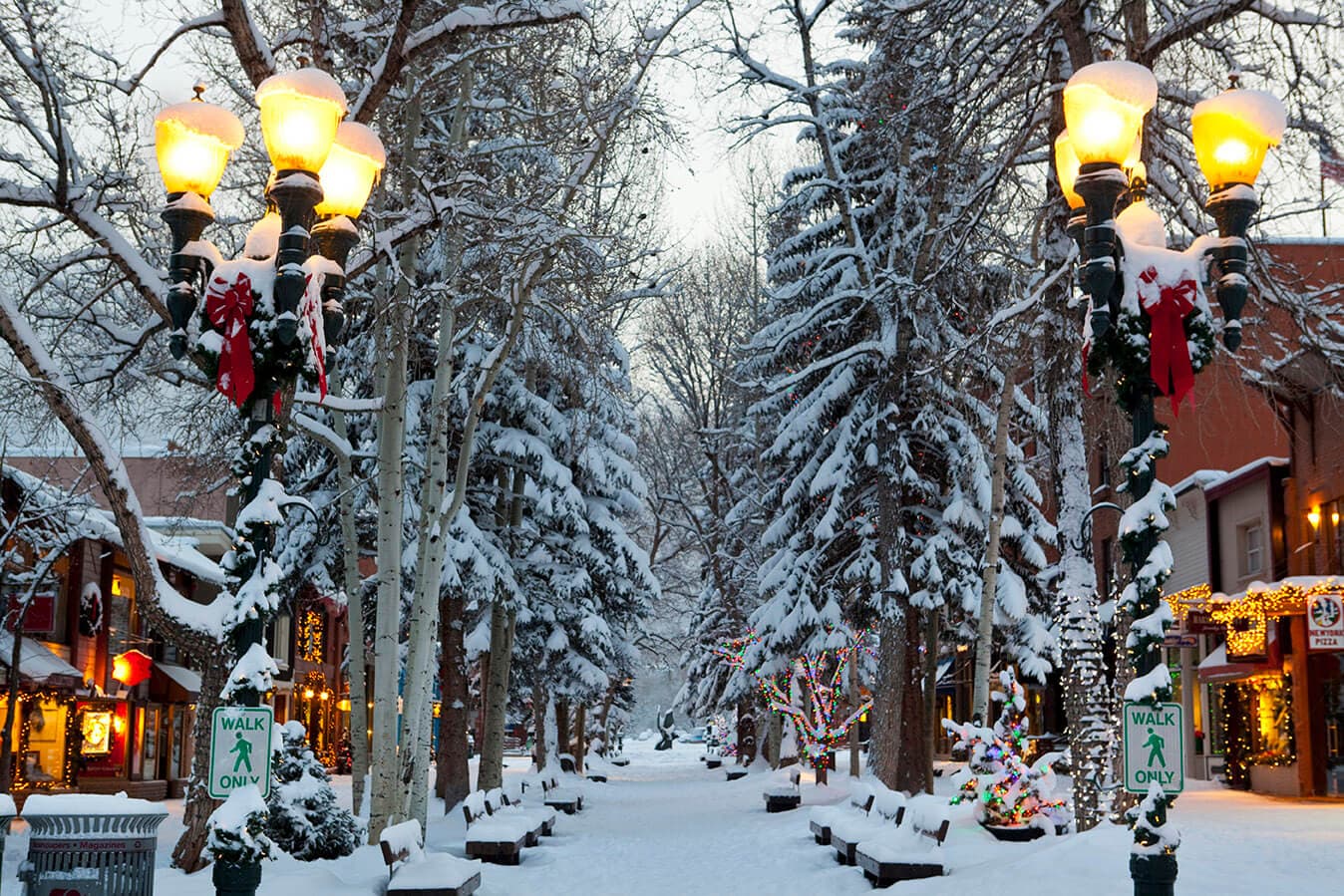 11 Best Christmas Towns in the USA You Should Visit in 2025