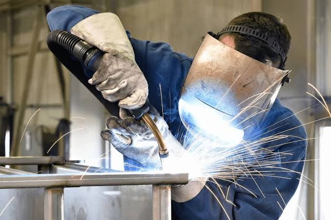 Welding Work in Spain: Demand, Barriers, and Career Paths to Know