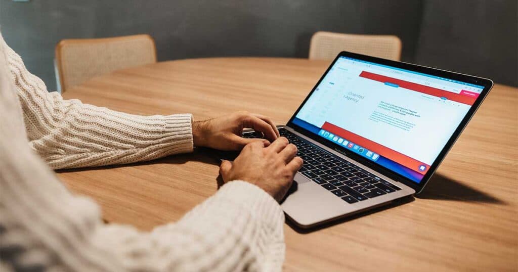 What Seniors Should Know Before Booking Flights Online