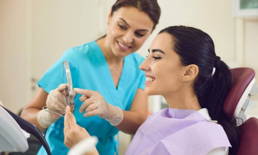 Cómo encontrar dentistas gratis y de bajo costo en Estados Unidos