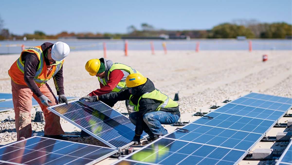 Solar Panel Installers in the U.S. and Europe: Training, Certifications, and How Companies Onboard Teams for Quality Installs