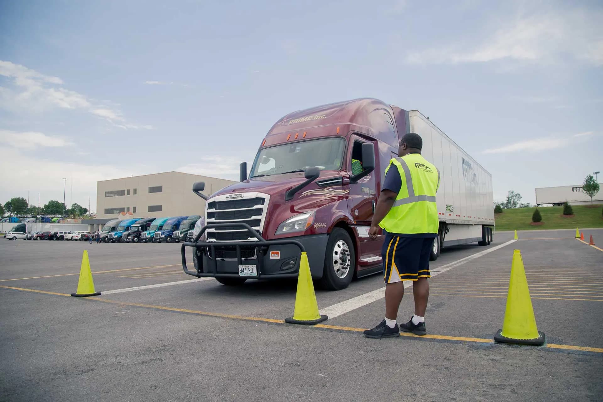 A Practical Guide to Paid CDL Training Programs and Truck Driving Job Requirements